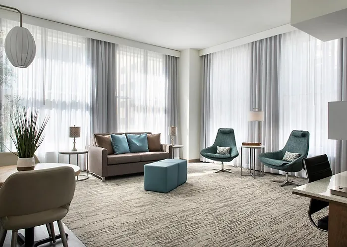 Even Downtown By Ihg 4*