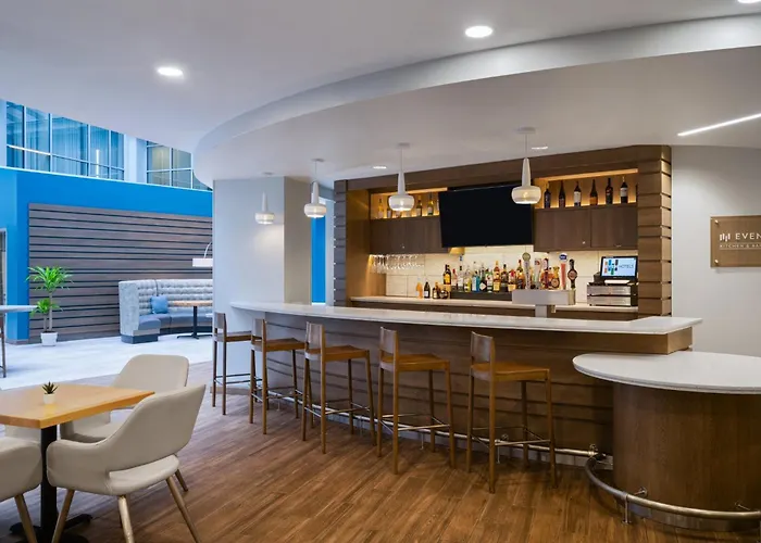 Even Downtown By Ihg 4*
