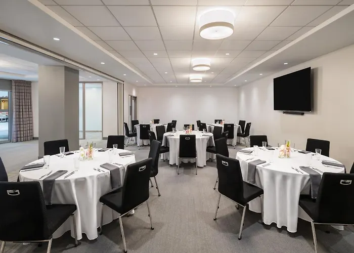 Even Downtown By Ihg Hotel 4*